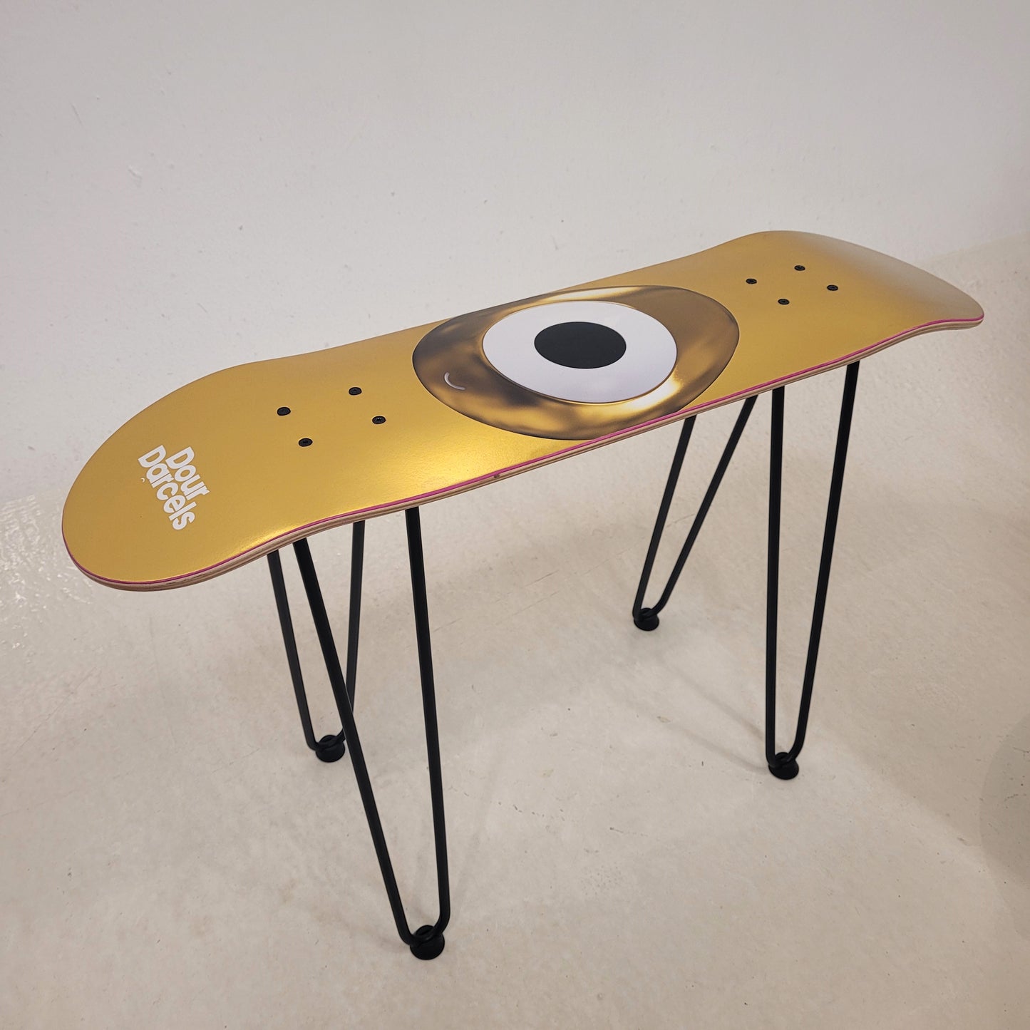 Dour Darcels Skateboard - Gold